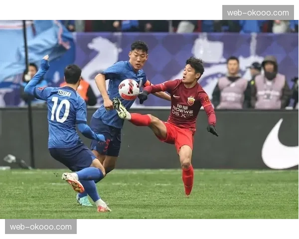 上海申花2-1力克上海海港，赢得本赛季首次上海德比